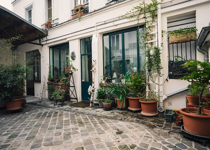 Appartement Duplex Sur Cour Arboree Parijs