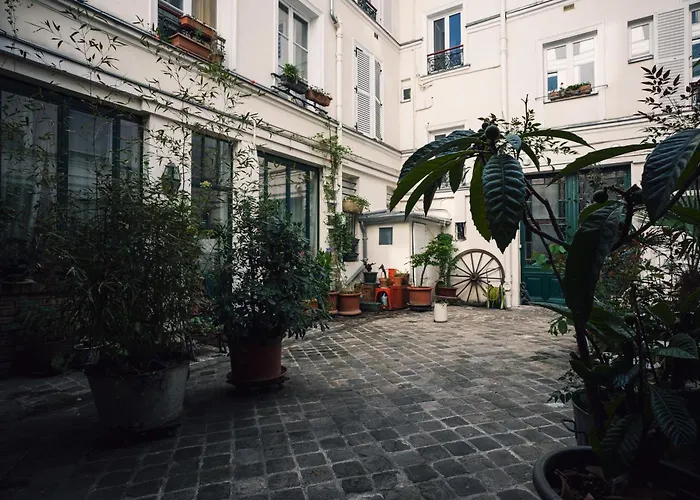 Duplex Sur Cour Arboree Appartement Parijs